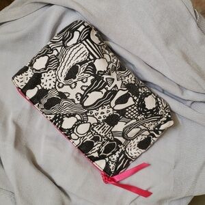 🌺 ipsy fuchsia black & white